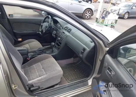 1998 Nissan Maxima Gle/Gxe/Se z USA, uszkodzony, nr VIN JN1CA21DXWT530901